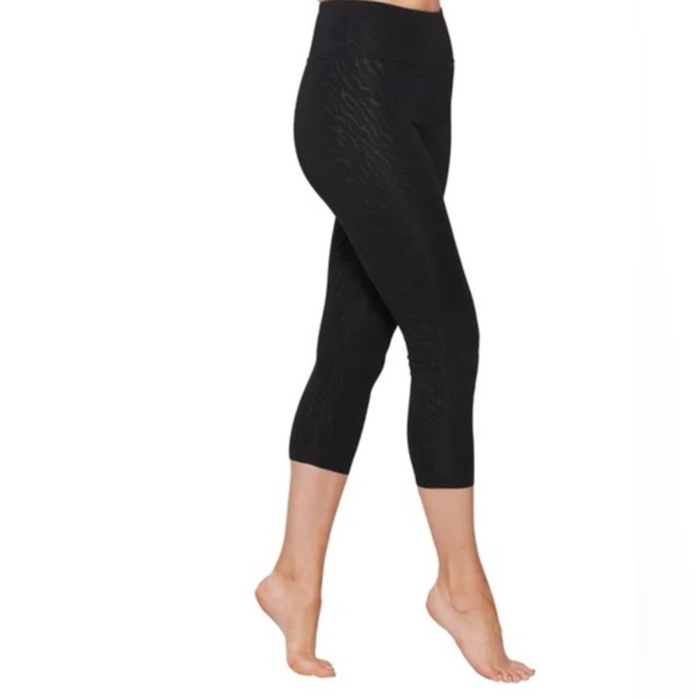 Women's Embossed Compression 3/4 Length Leggings Savanna Print XL